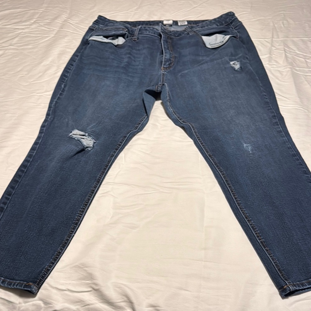 Women’s Blue Distressed Jeans